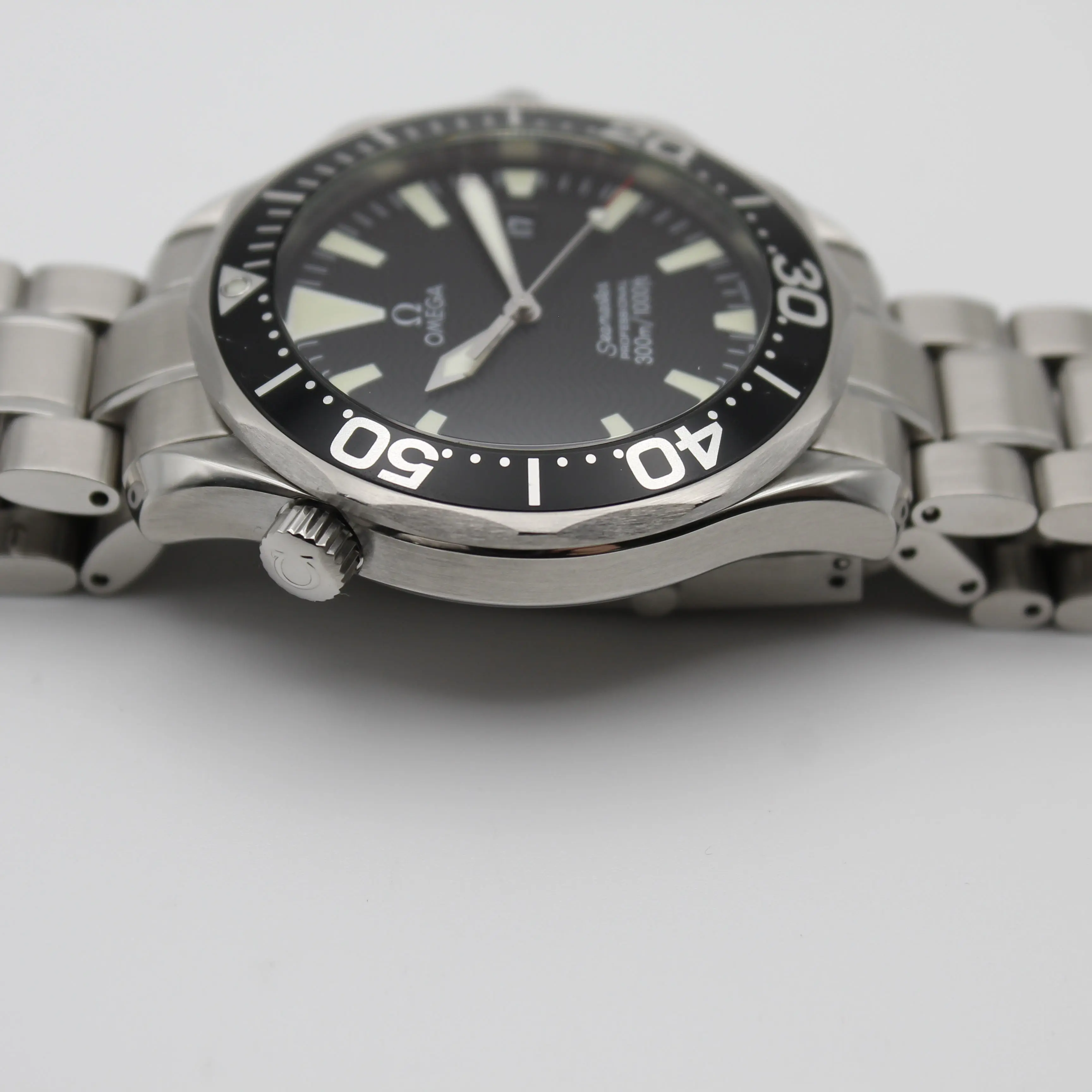 3rd image of OMEGA Omega Seamaster 2254.50 Wristwatch, PreOwned condition